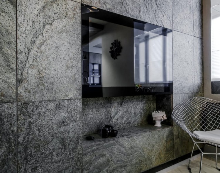 Телевизор встроенный за зеркало (EE MEDIA)