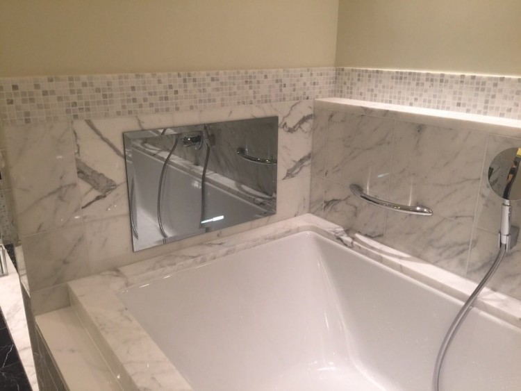 Телевизор встроенный за зеркало (EE MEDIA)